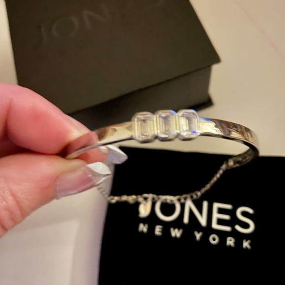 ๐ Beautiful Jones NewYork Silver Bracelet ๐ - Picture 3 of 8